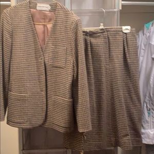 100% fully lined wool suit (blazer and skirt)